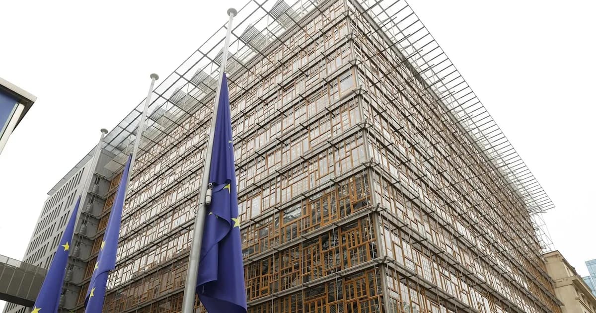 La UE busca restringir deepfakes sexuales y postergar límites a la IA de alto riesgo