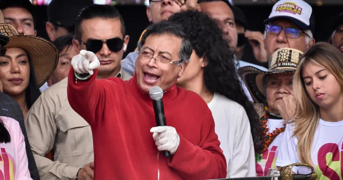 Petro se despide con un pedido inusual a los colombianos en su último día como presidente