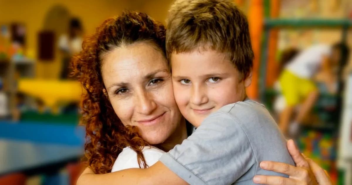 Una madre enfrenta el cáncer y habla con sus hijos sobre la muerte y la vida