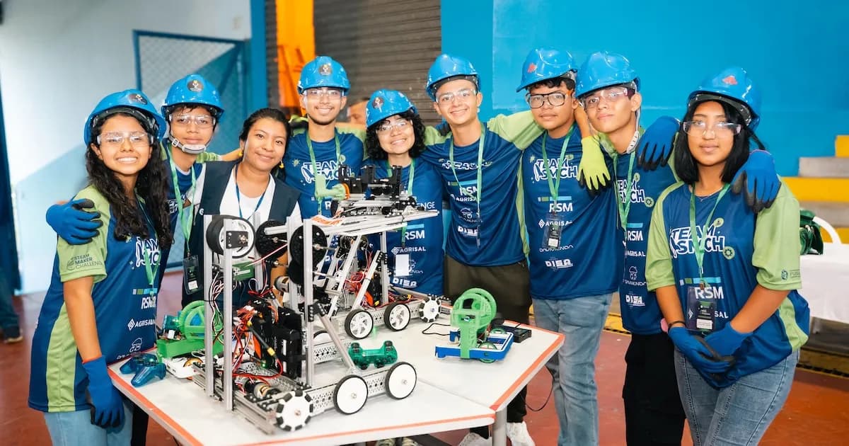 FUSALMO impulsa la educación en robótica y AI para jóvenes de El Salvador