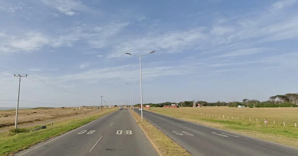 Trágico accidente en la Ruta 11: dos muertos tras colisión de moto y poste