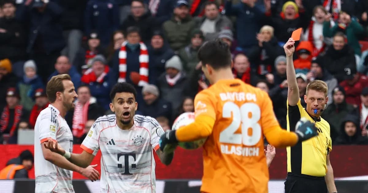 El árbitro admite error tras expulsión de Luiz Díaz en el Bayern-Leverkusen
