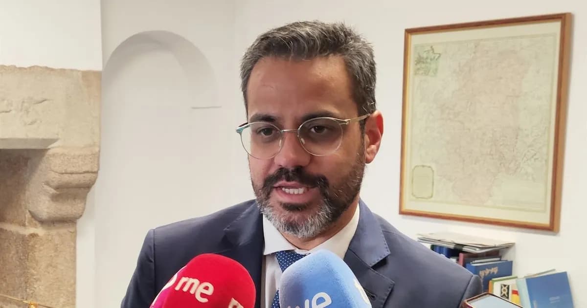 El alcalde de Olivenza se retira de su candidatura y apoya a Sánchez Cotrina en el PSOE extremeño