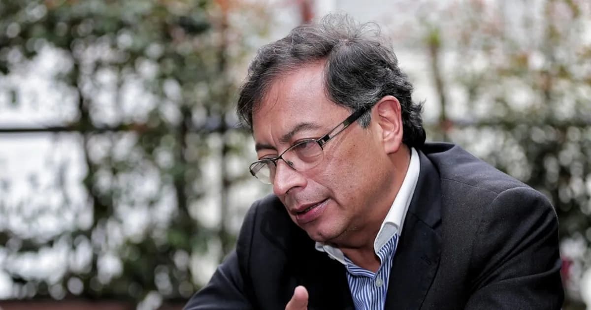 Gustavo Petro cuestiona el gasto electoral y critica al Centro Democrático