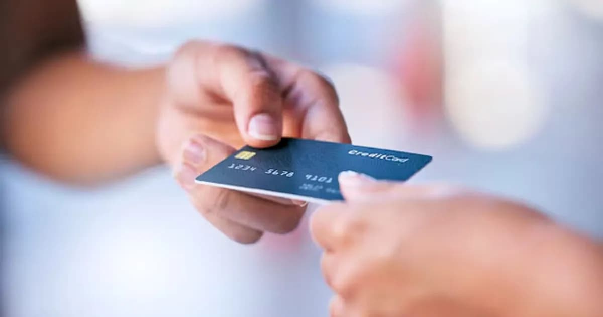 Costos de reposición de tarjetas de débito: diferencias significativas entre bancos argentinos