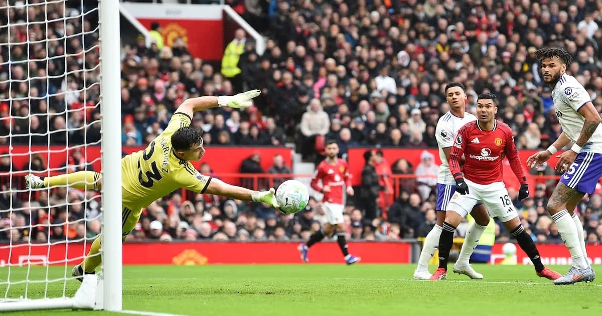 El Dibu Martínez brilla con sus atajadas, pero el Aston Villa cae ante el Manchester United
