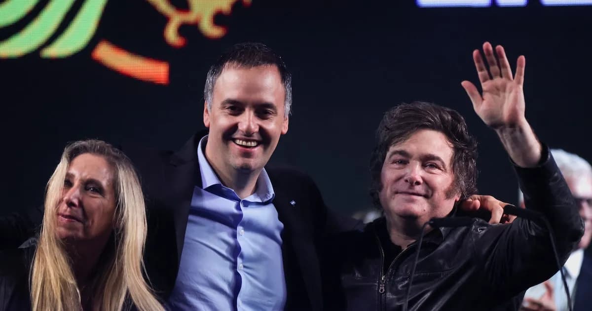 Milei reafirma su respaldo a Manuel Adorni en su regreso al país