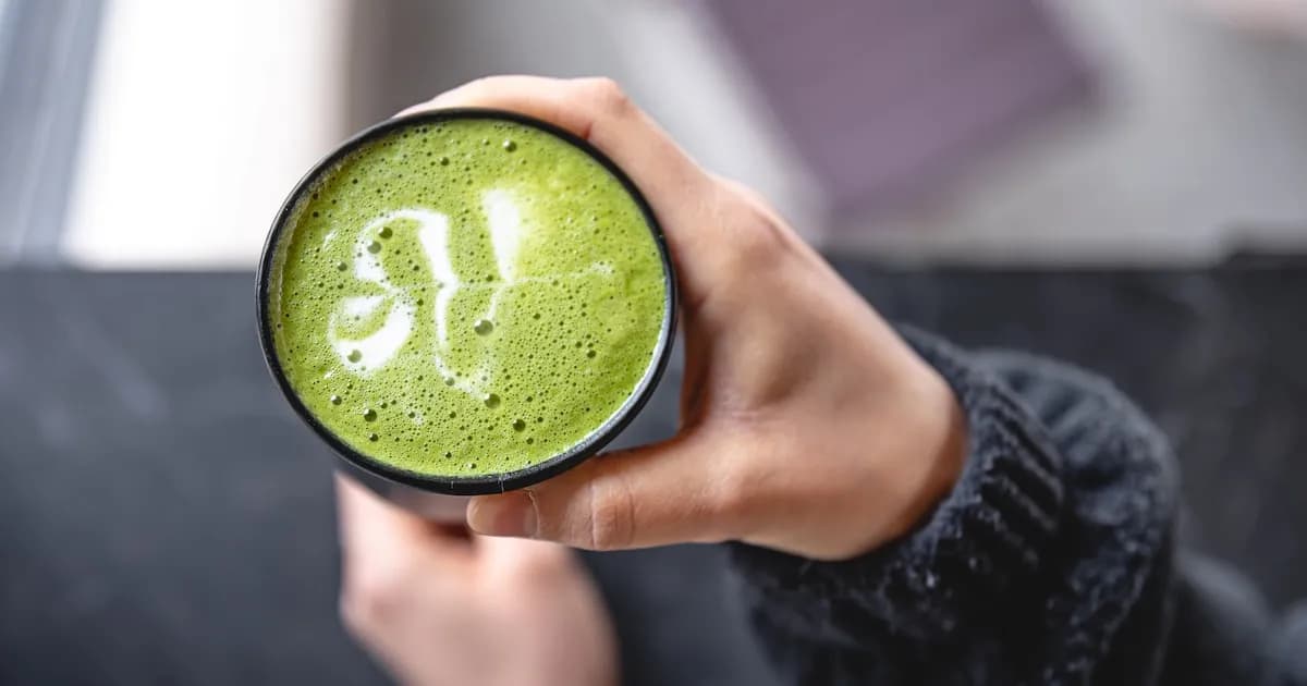 Estudio sugiere que el té matcha podría aliviar los estornudos en alérgicos