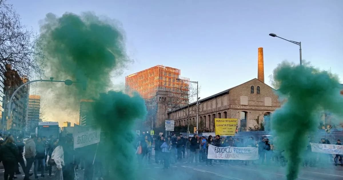 Protestas docentes en Cataluña: inicio de una semana de paros y bloqueos en Barcelona