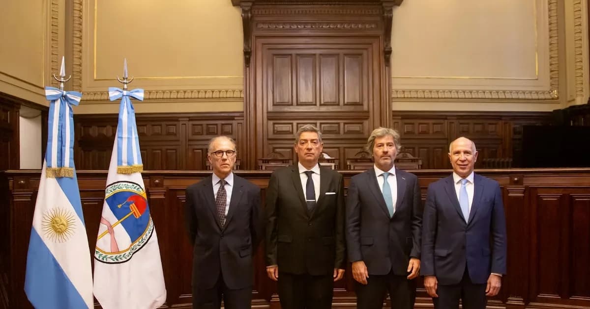 Mahiques se compromete a cubrir más de 300 vacantes en la Justicia tras reunirse con la Corte Suprema