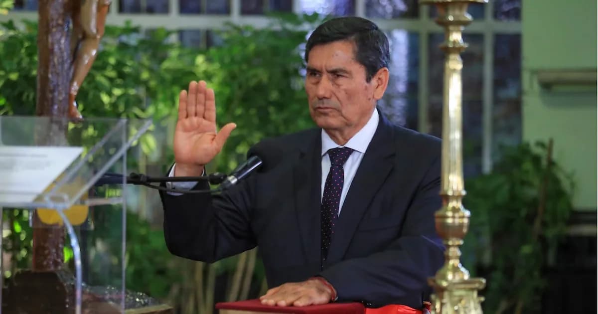 Luis Arroyo se convierte en primer ministro de Perú, marcando un récord de constantes cambios