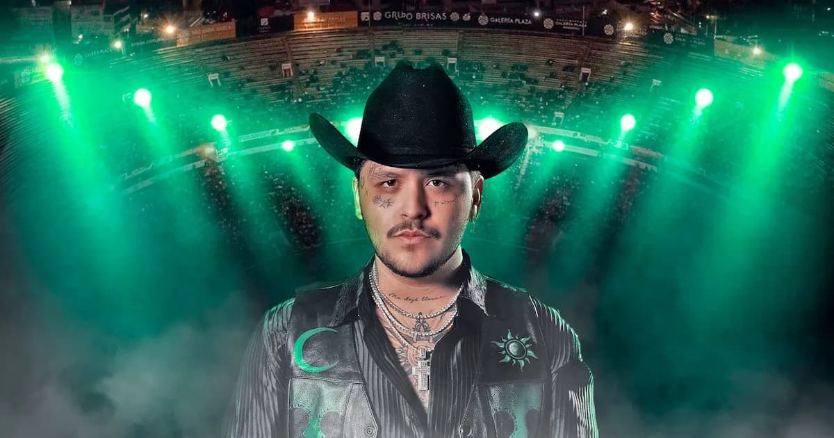 Christian Nodal muestra su nuevo rostro tras eliminar tatuajes con láser