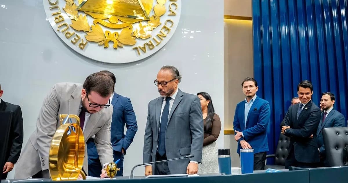 El Salvador evalúa reforma para implementar cadena perpetua a delitos graves