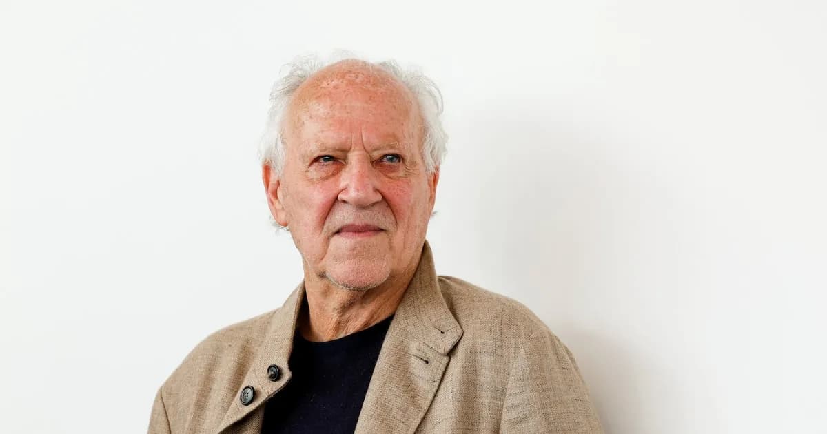 Werner Herzog critica la obsesión por grabar con el móvil: "Conservo todo en mi memoria"