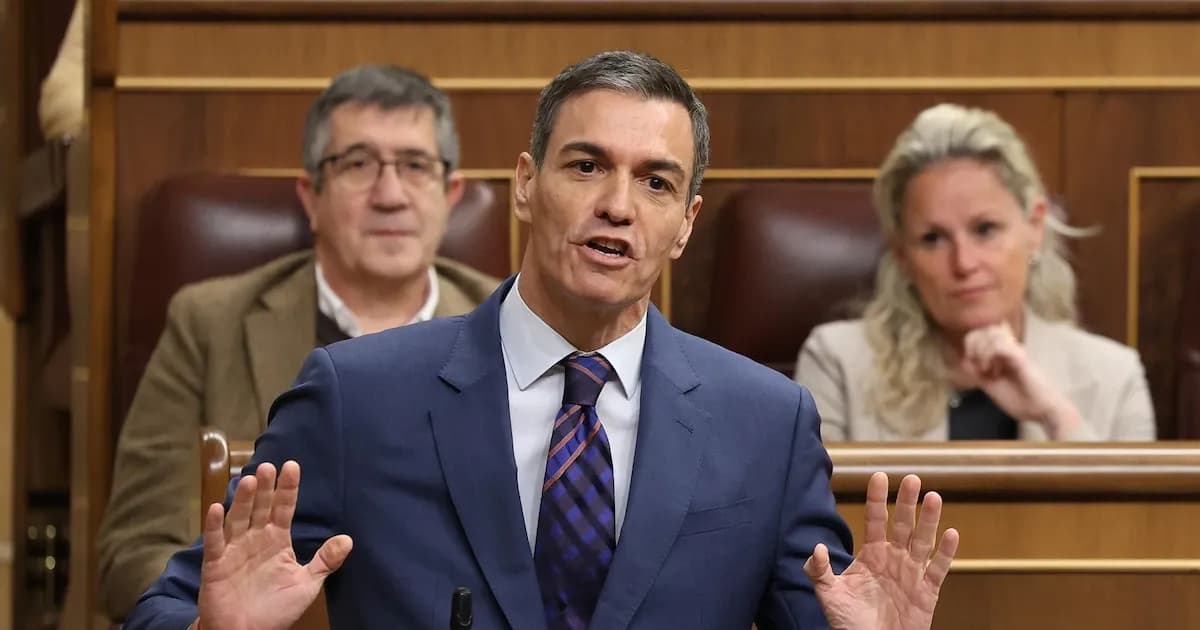 Sánchez defiende su postura pacifista ante las críticas de Podemos y la oposición