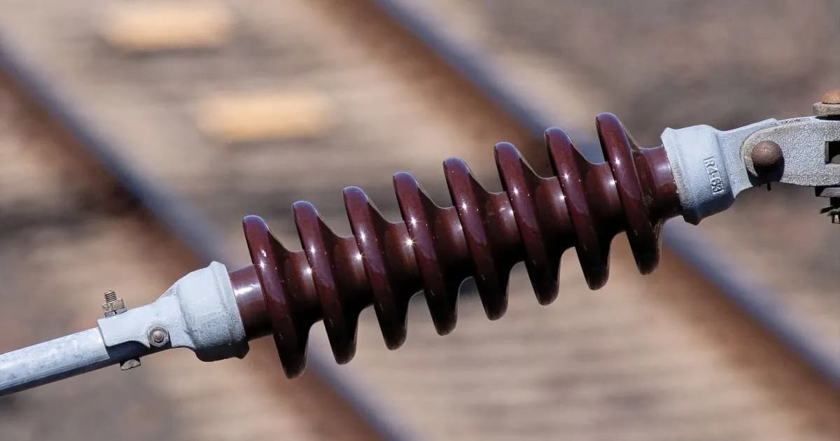 Gobierno elimina aranceles a aisladores eléctricos para asegurar el suministro energético