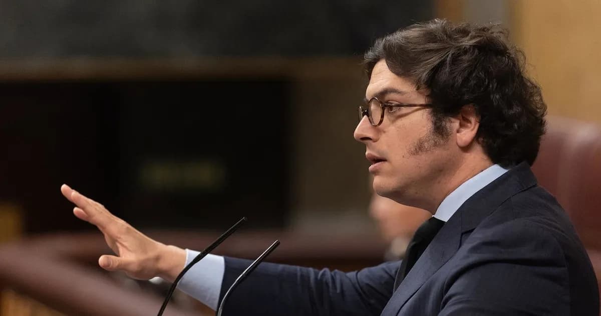 Vox critica a PSOE, Junts y ERC por hipocresía en el debate sobre el burka