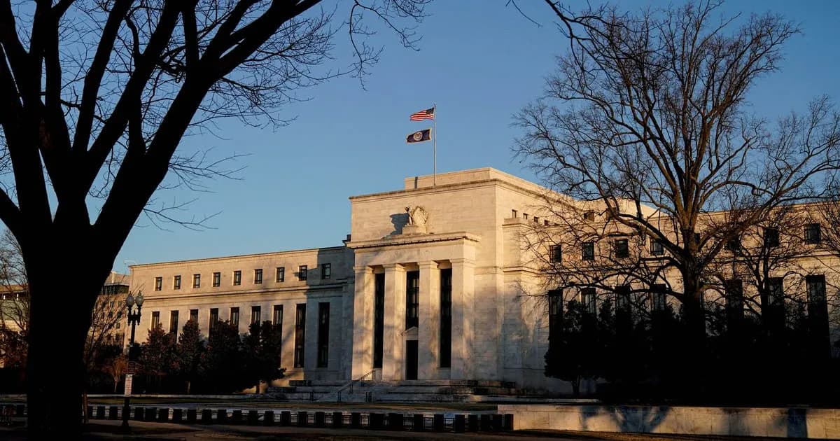 La Reserva Federal mantiene tasas y ajusta proyecciones de inflación al alza