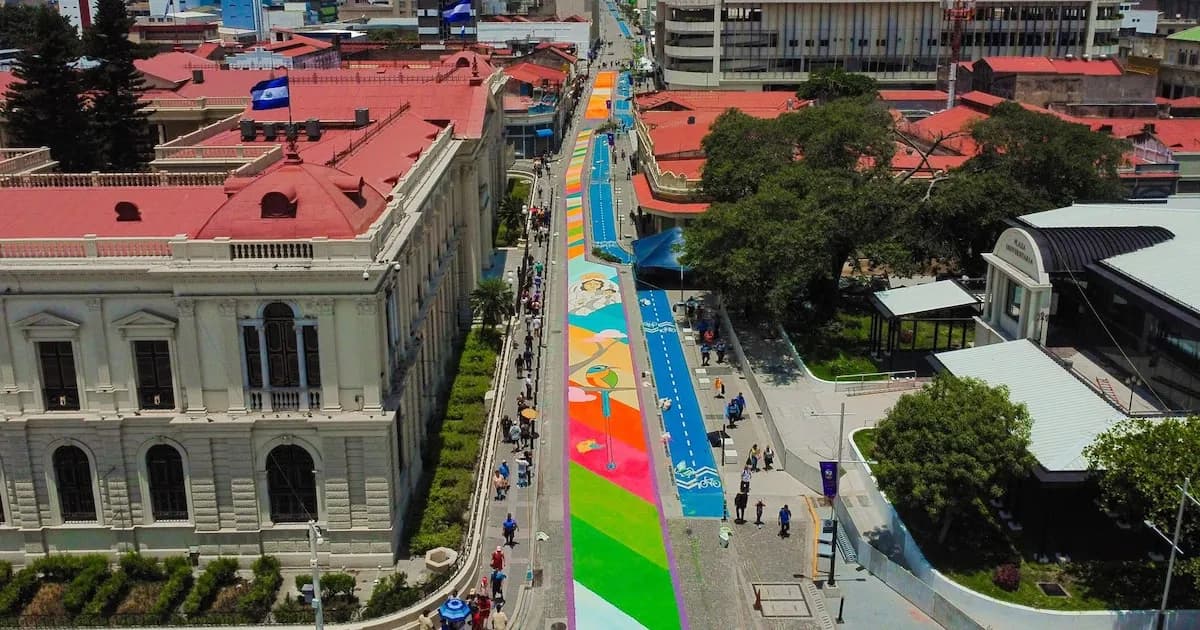 San Salvador Centro se alista para la mayor alfombra de sal de Centroamérica