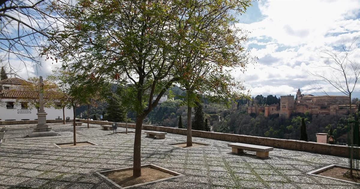 Granada avanza en la iluminación de cinco edificios históricos emblemáticos