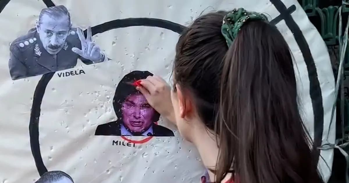 Controversia en la Facultad de Medicina: Estudiantes desafían a Javier Milei con dardos