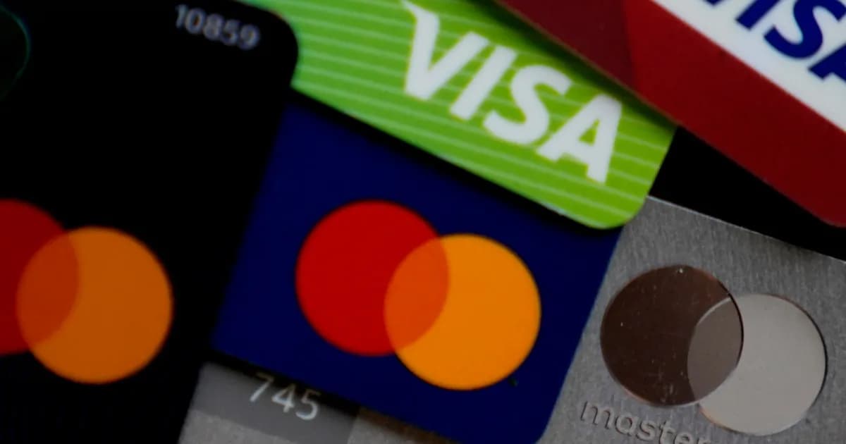 Las tasas de interés en tarjetas de crédito en EE. UU. alcanzan niveles alarmantes