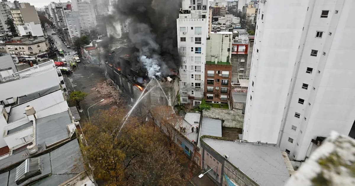 La dueña de un depósito clandestino en La Plata, procesada tras incendio devastador