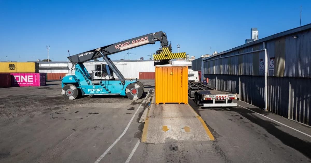 Superávit comercial en Argentina: importaciones caen por cuarto mes consecutivo