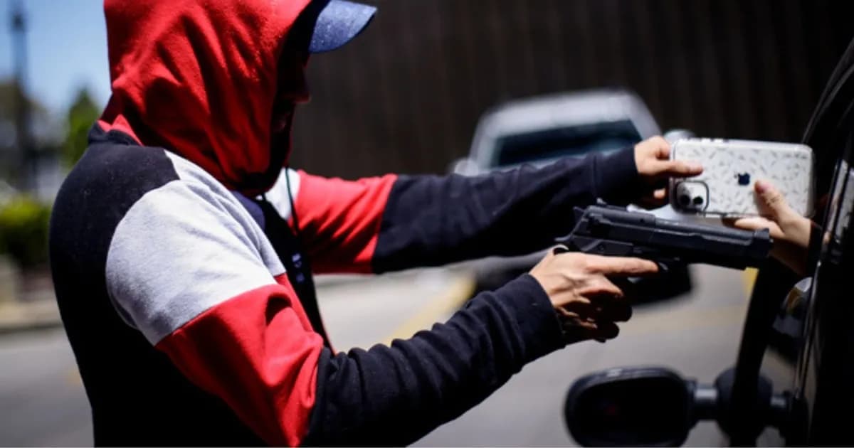 Madre expresa su frustración tras el robo del celular de su hijo en Bogotá