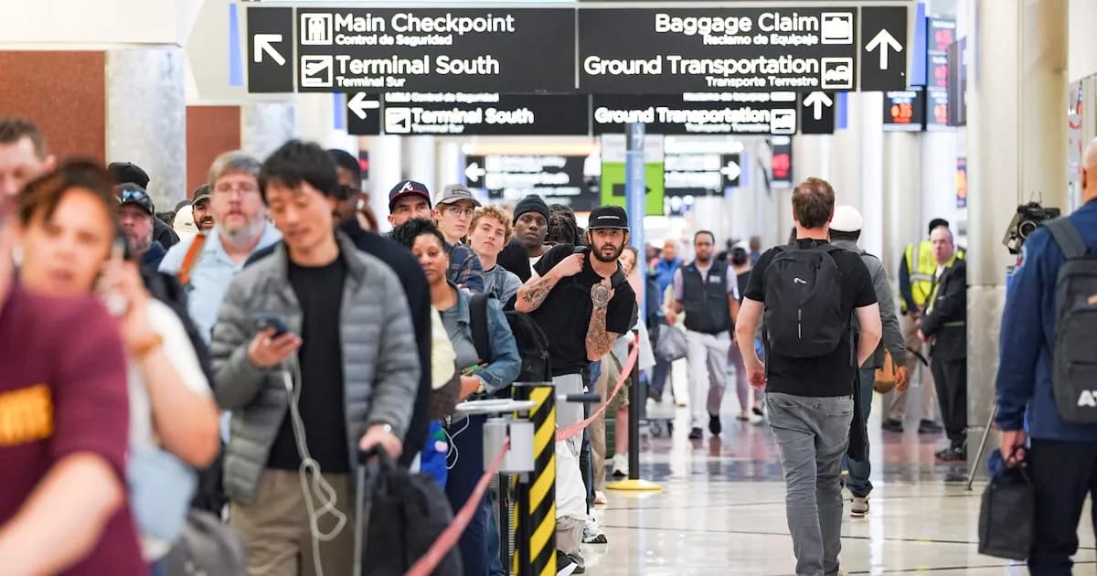 Aeropuertos de EE. UU.: Normalidad en algunos y caos en otros por cierre gubernamental