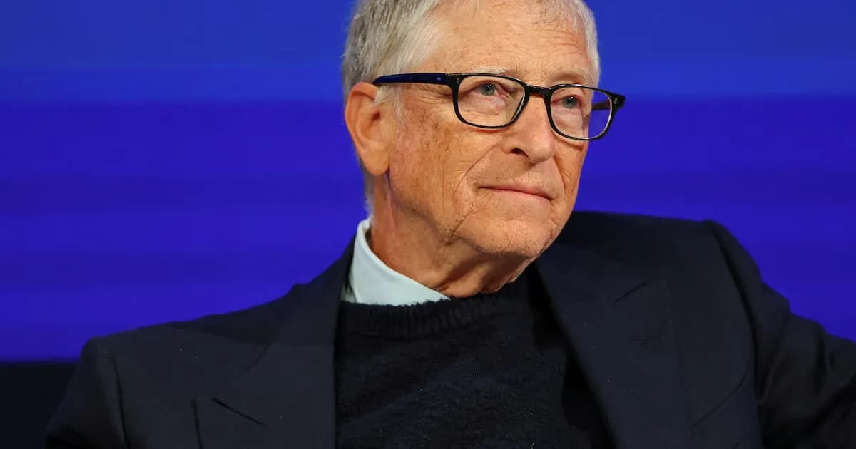 Bill Gates señala tres profesiones que resistirán la automatización de la IA