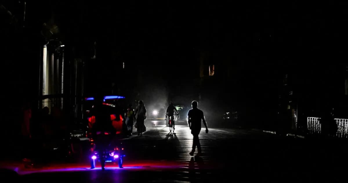 Cuba enfrenta un nuevo apagón y restablece parcialmente el servicio eléctrico