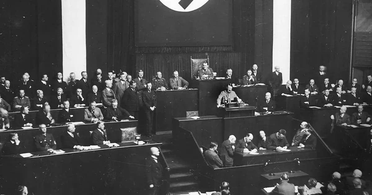 El inicio de la tiranía: cómo el Parlamento alemán entregó el poder absoluto a Hitler