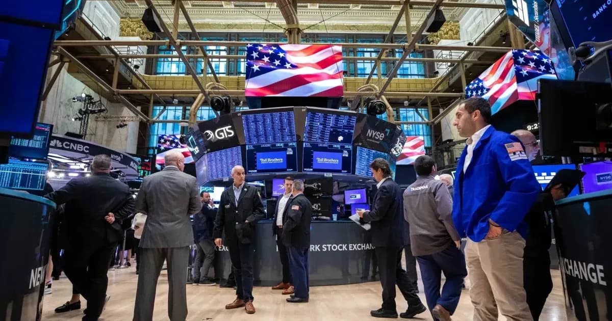 Wall Street avanza mientras el petróleo se desploma por tensiones en Medio Oriente