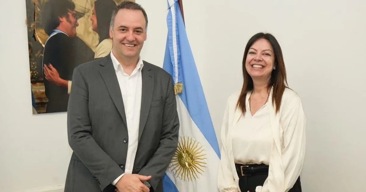 Adorni se reincorpora a la agenda ministerial tras semanas de tensión política