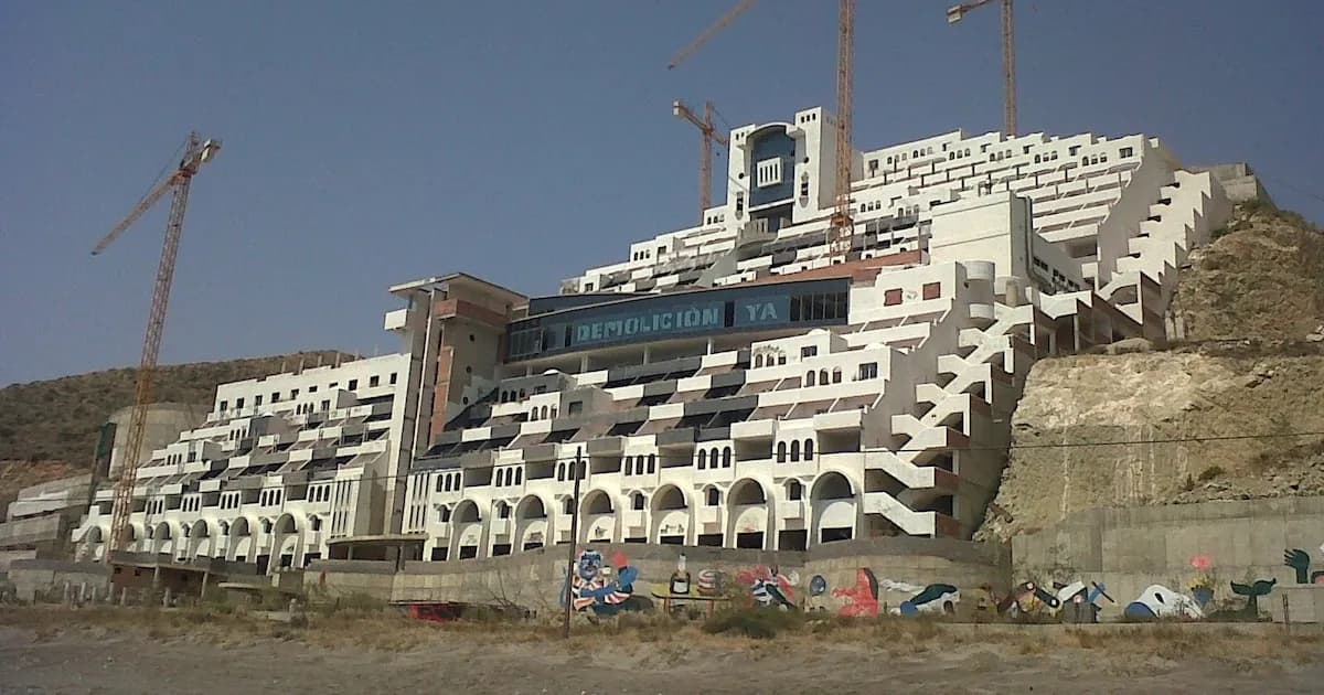 El Ayuntamiento de Carboneras recibe extensión para responder sobre El Algarrobico