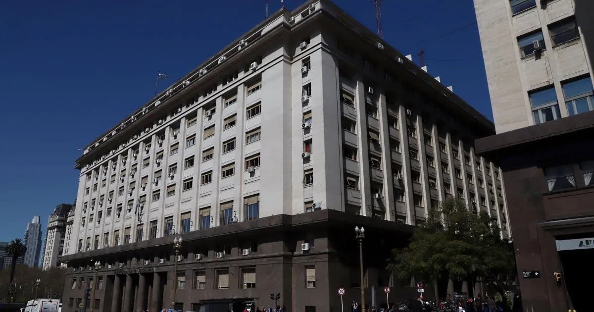 El Gobierno argentino busca dólares y prepara una nueva licitación de deuda en pesos