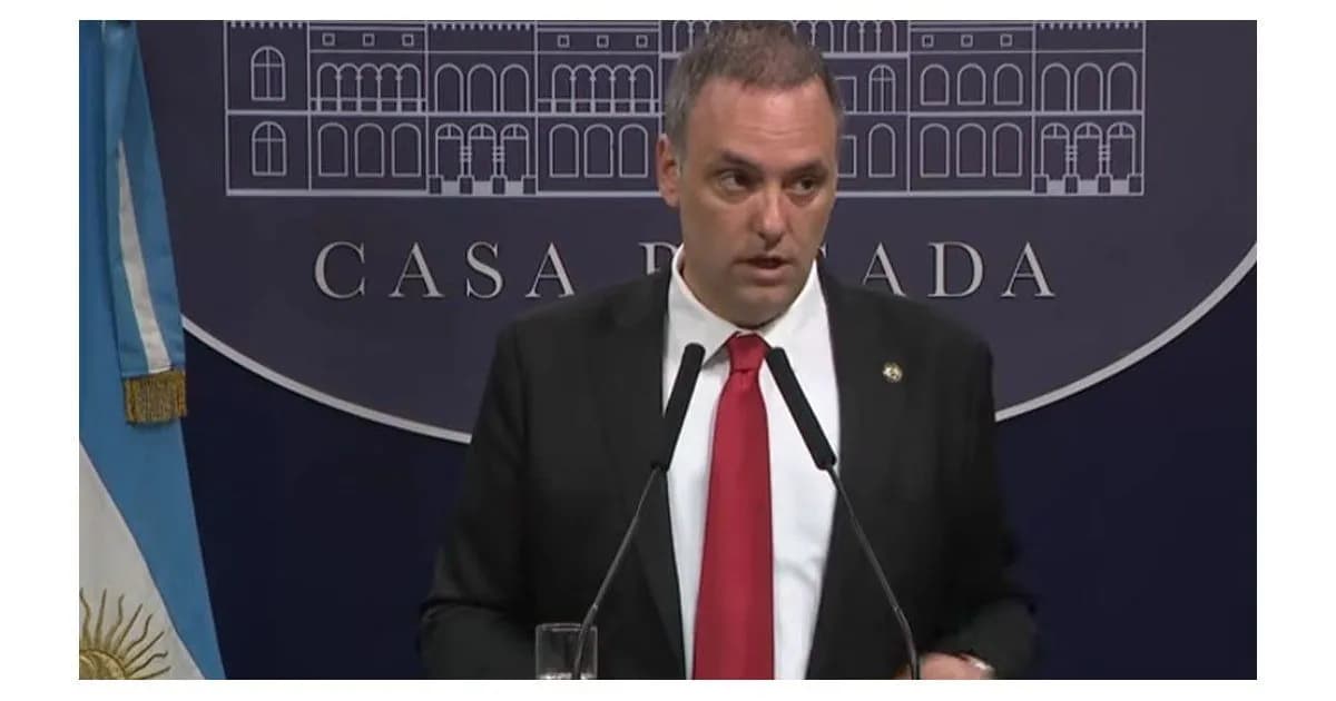 Manuel Adorni defiende su gestión en medio de acusaciones y controversias