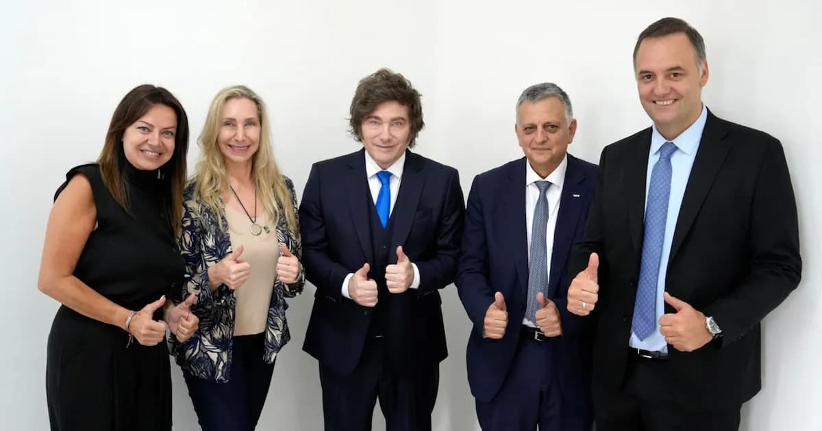 YPF: Adorni se alinea con Milei tras fallo judicial y convoca a reunión clave