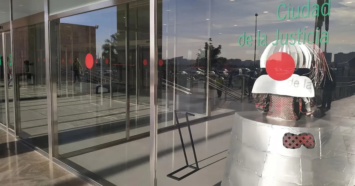 Condenan a 15 meses de prisión por difundir mensajes de odio en redes sociales