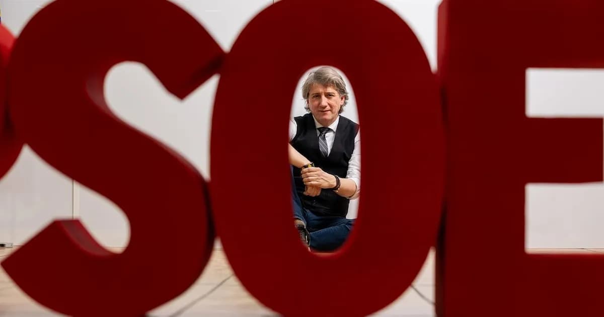 Martínez pide unidad en el PSOE ante críticas de figuras históricas como González