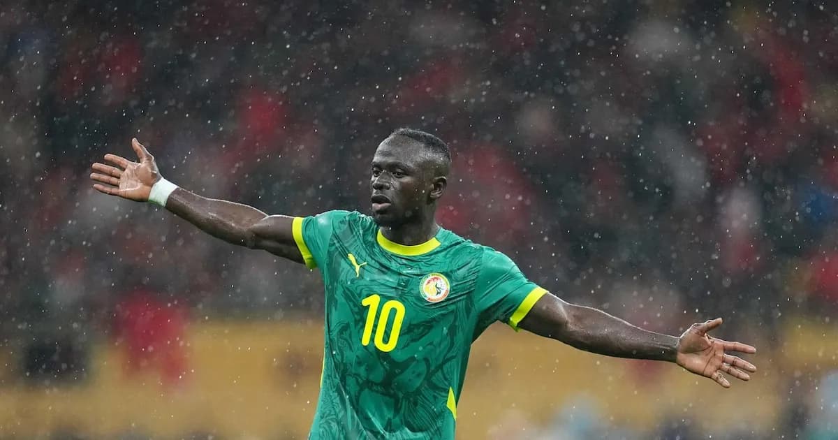 Senegal muestra su trofeo de la Copa de África en protesta por decisión de la CAF