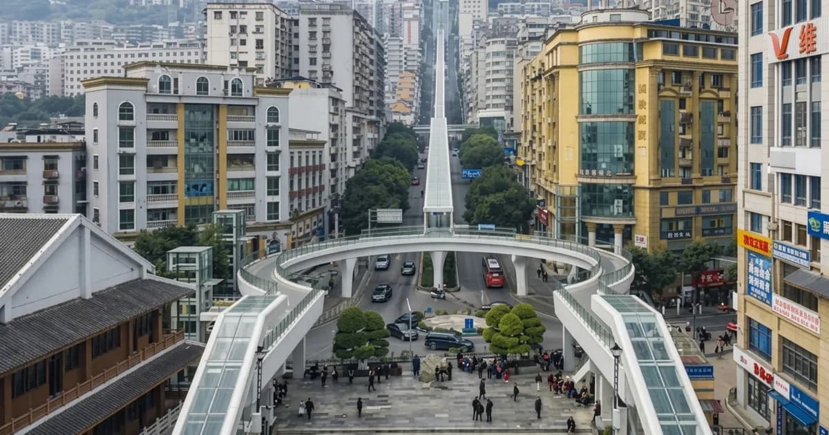 China presenta la escalera mecánica al aire libre más extensa del planeta