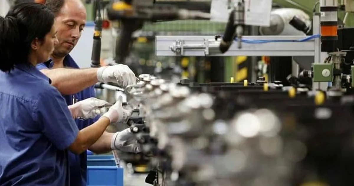 Crecen despidos y suspensiones en la industria: el impacto del programa de Milei