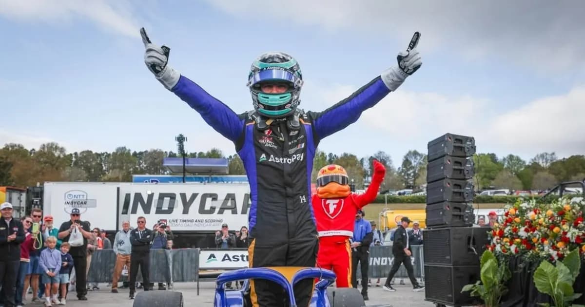 Alessandro De Tullio celebra su primera victoria en la Indy NXT: un hito para el automovilismo argentino