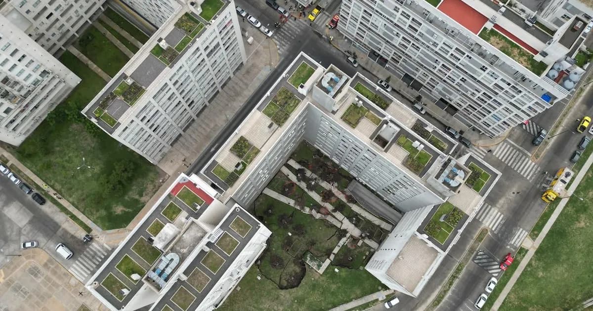 Regreso Seguro: Los Vecinos de Parque Patricios Retornan a sus Hogares Tras el Derrumbe