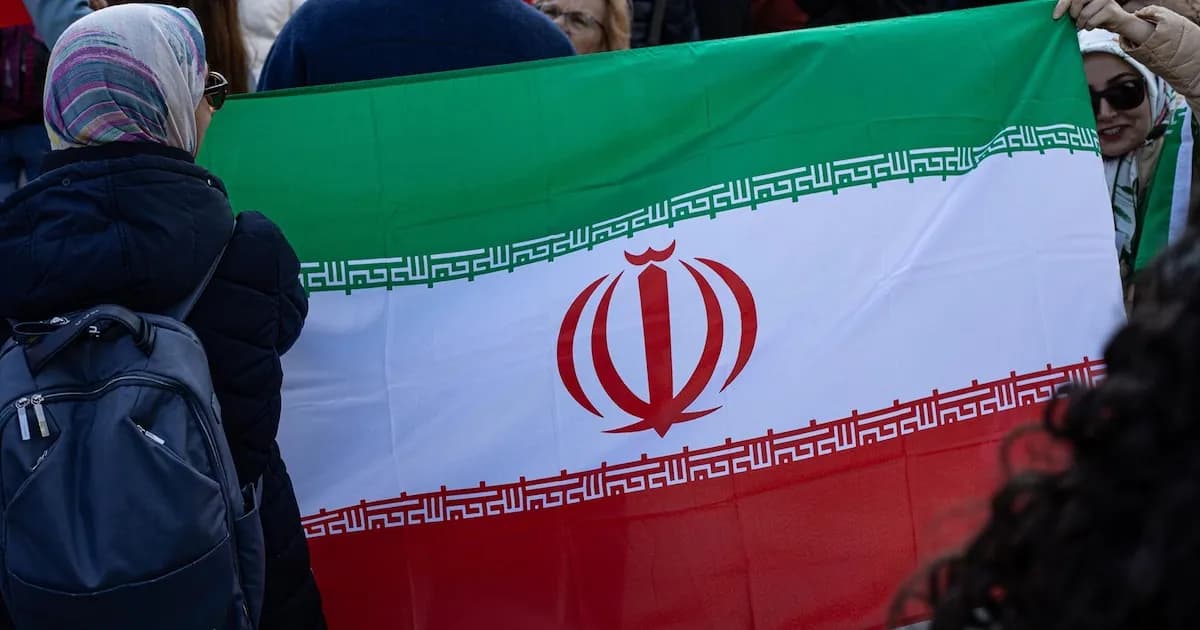 Ataque en mezquita iraní deja al menos tres muertos y desata un conflicto creciente