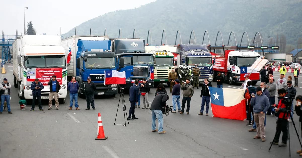 Camioneros de Chile descartan paros tras el aumento histórico de combustibles