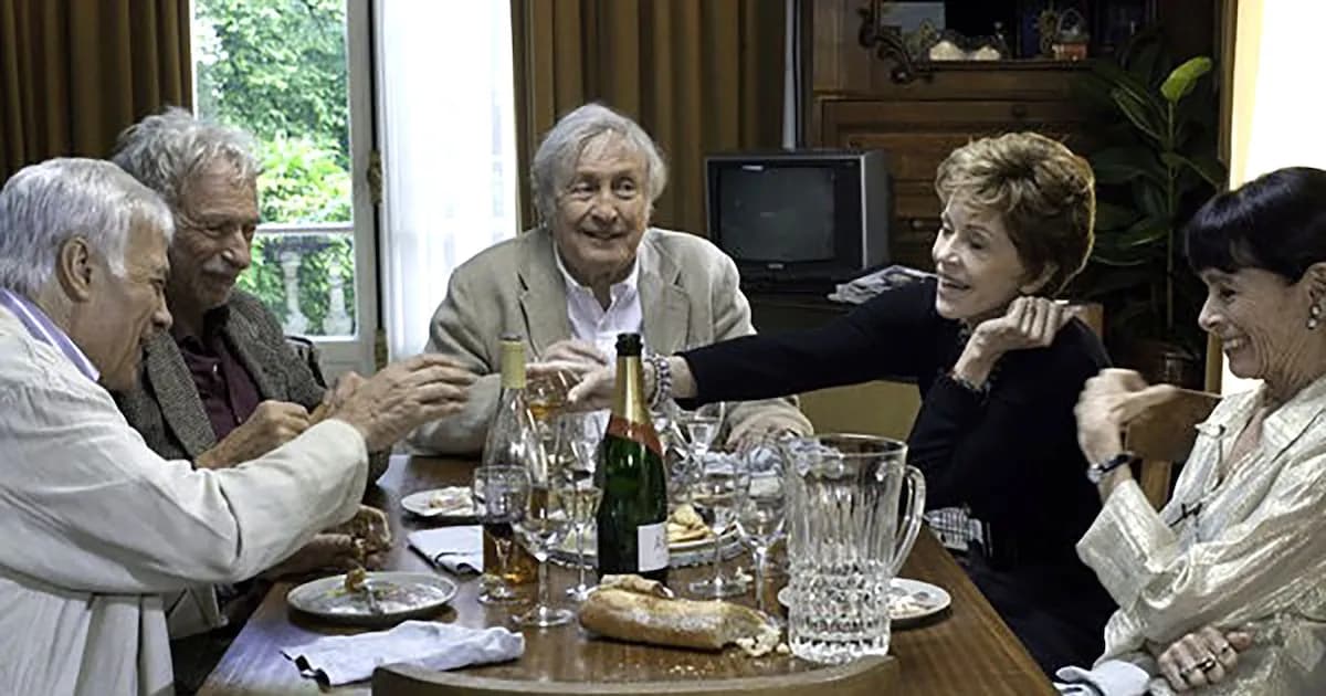 Cinco jubilados deciden compartir hogar: una historia que trasciende la ficción
