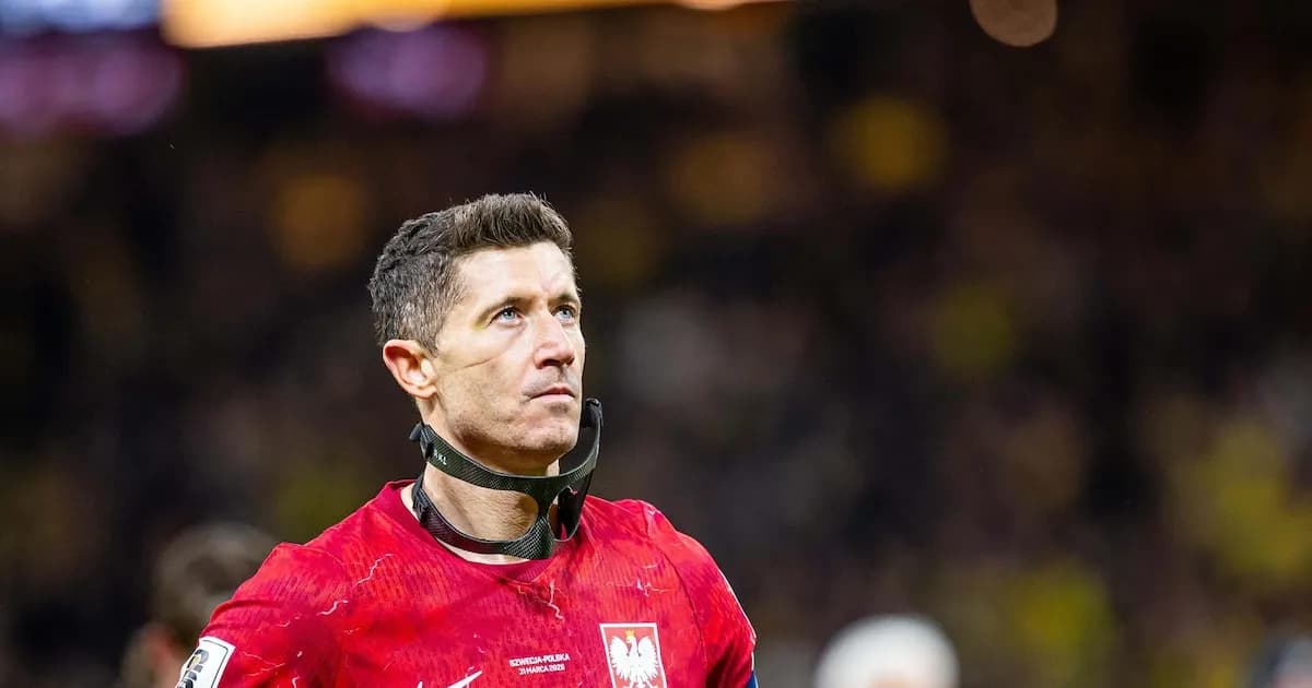 Lewandowski reflexiona sobre su futuro en la selección polaca tras la derrota ante Suecia